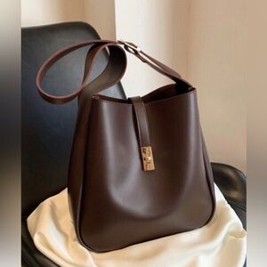 NEW Coffee ☕️ Brown shoulder bag with turn lock gold hardware Unused fall bag